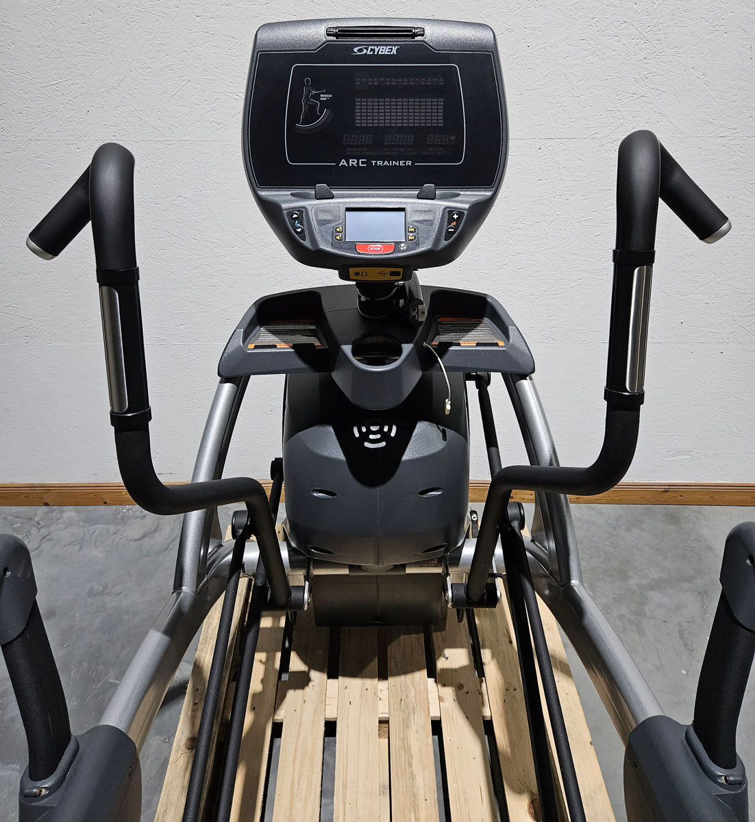 Cybex Arc Trainer 771AT Total Body, cross trainer, elliptical trainer with height-adjustable ramp, stepper, LED and touch display, frame color silver, used - refurbished condition
