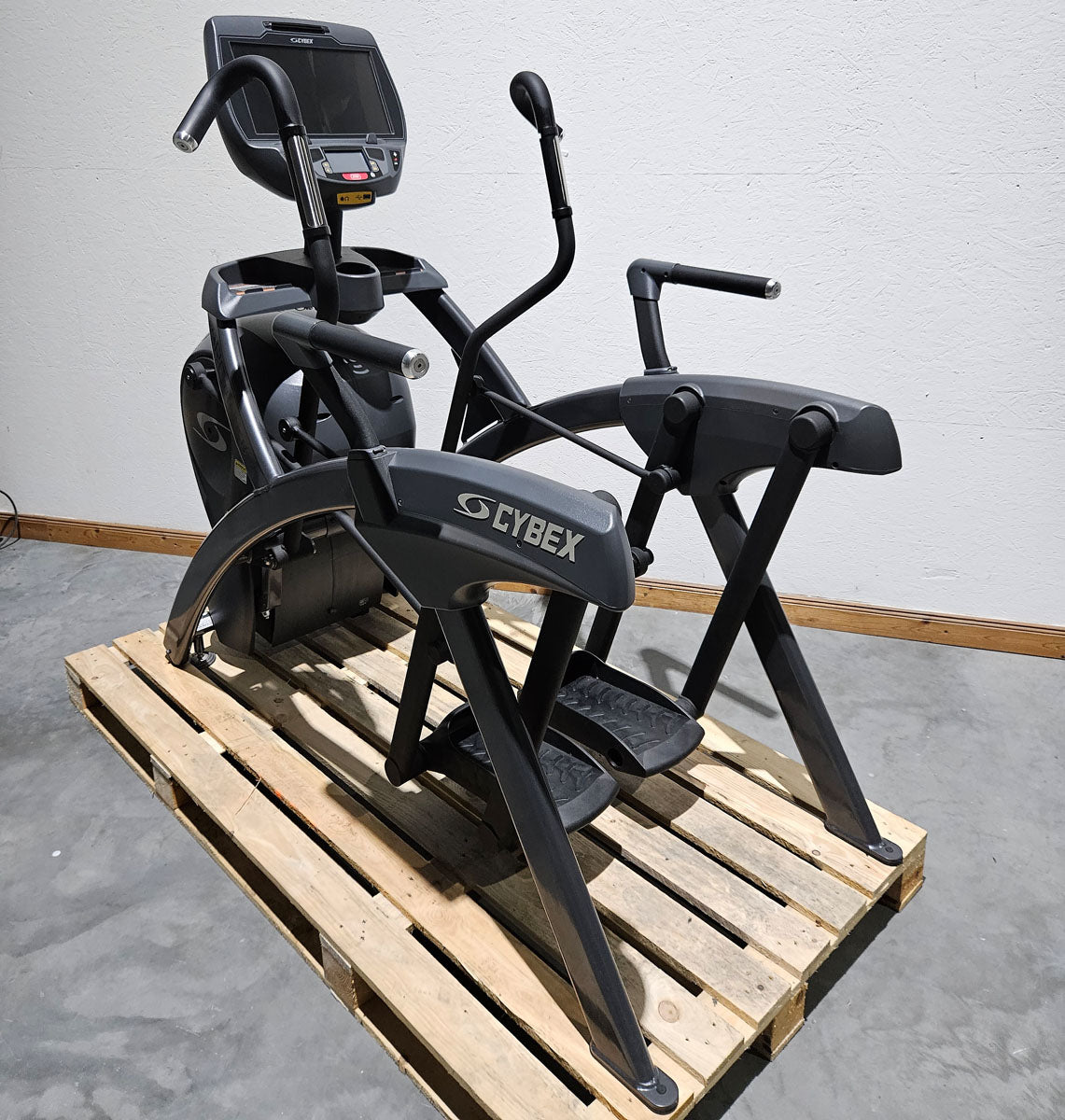 Cybex Arc Trainer 772AT Total Body, cross trainer, elliptical trainer with height-adjustable ramp, stepper, touch display with TV, frame color anthracite, used - refurbished condition