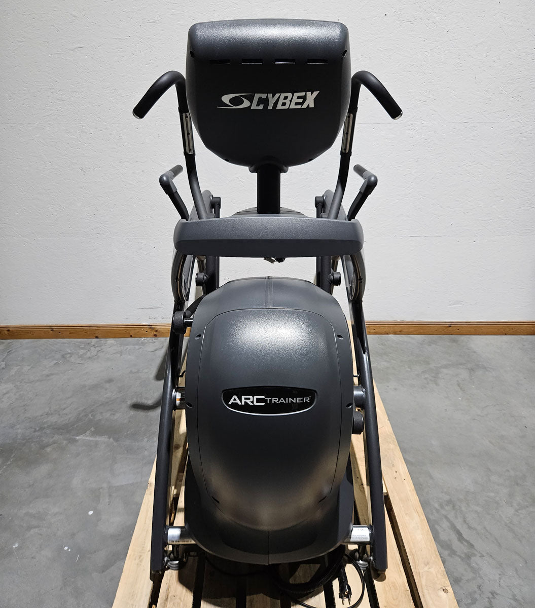 Cybex Arc Trainer 772AT Total Body, cross trainer, elliptical trainer with height-adjustable ramp, stepper, touch display with TV, frame color anthracite, used - refurbished condition