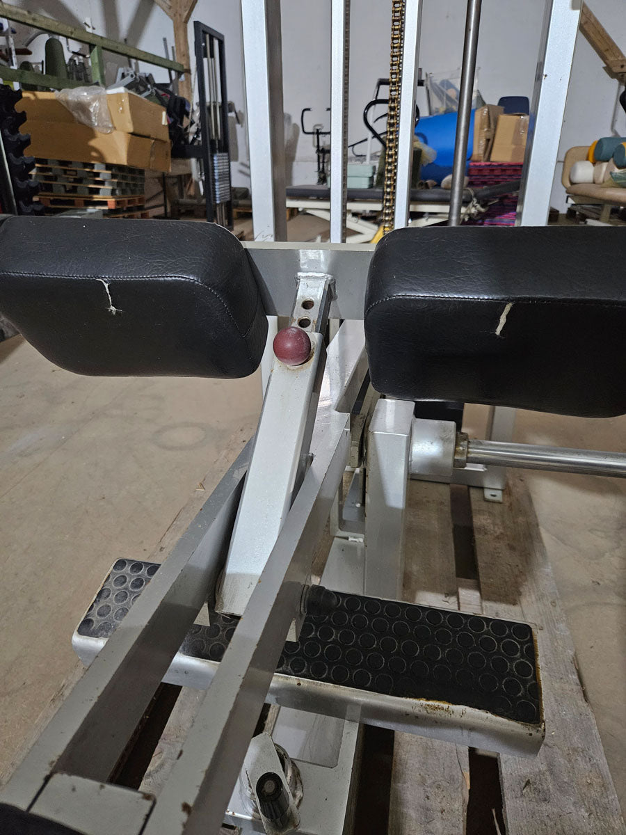 Galaxy Wadenmaschine, sitzend, Seated Calf, Oldschool Bodybuilding Kraftgerät, Rahmen Silber, gebraucht mit Gebrauchsspuren