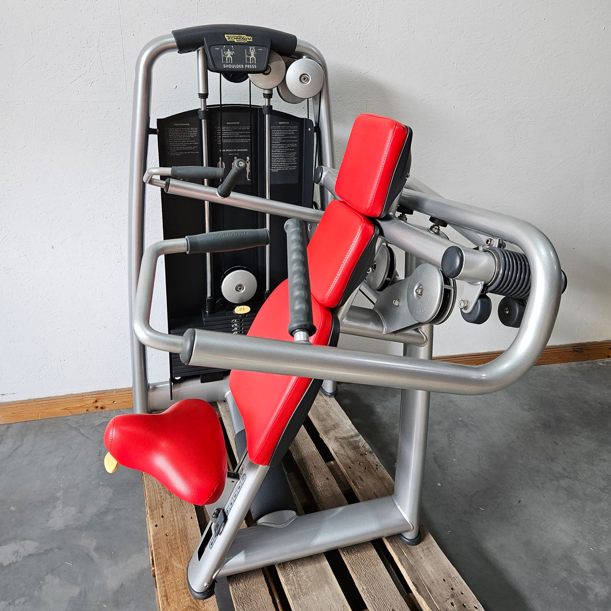 TechnoGym 18 Kraftgeräte im Set, Selection Line, Strength Machines with Stack Weight, Polster Rot, gebraucht - überholter Zustand