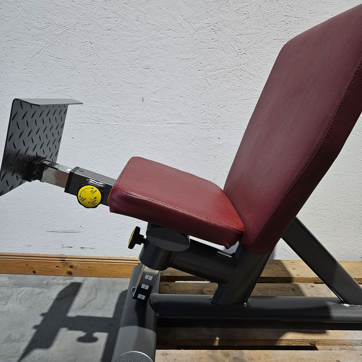Lumbar trainer similar to Dr. Wolff 307, back extension bench in knee position, hyperextension, T 521, Teuwsen Sportgeräte, frame color anthracite, upholstery color burgundy red, used