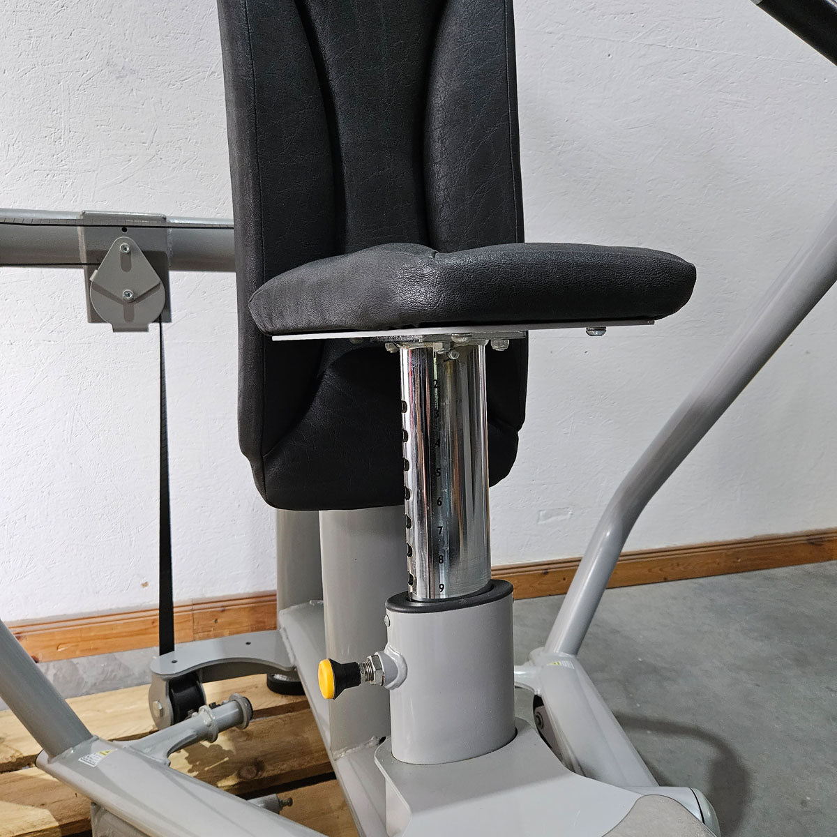 Sportsart Brustpresse DUAL S915 A915 N915, Independent Chest Press, Bankdrückmaschine Bilateral, Rahmenfarbe Silber, gebraucht - überholter Zustand