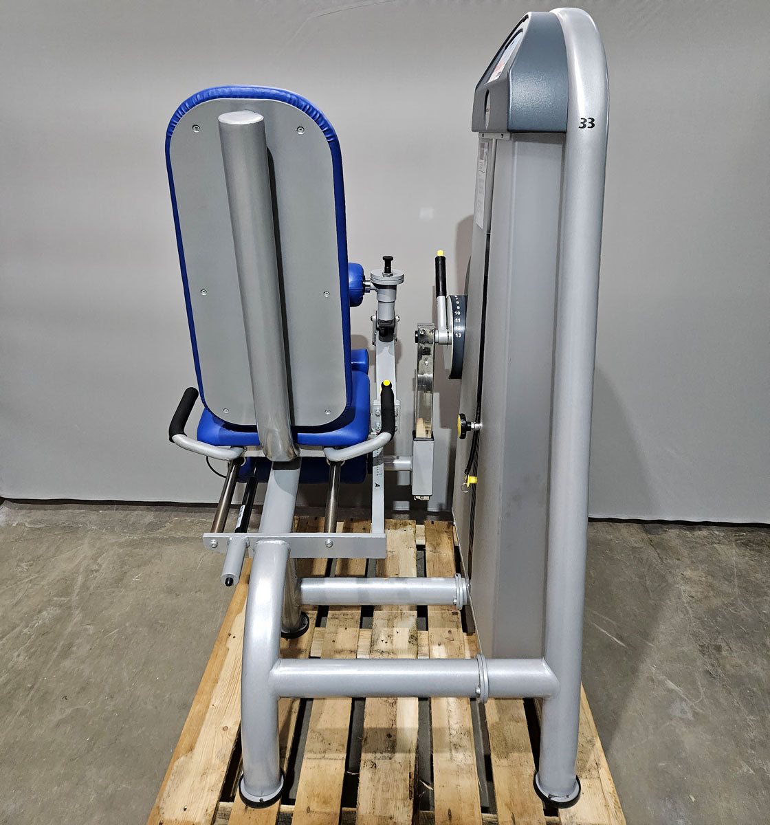 Proxomed Compass 530 Beinstrecker und Beinbeuger sitzend Kombigerät 2 in 1, Leg Curl and Leg Extension, MPG, Reha, Rahmen Silber, gerbaucht - überholter Zustand