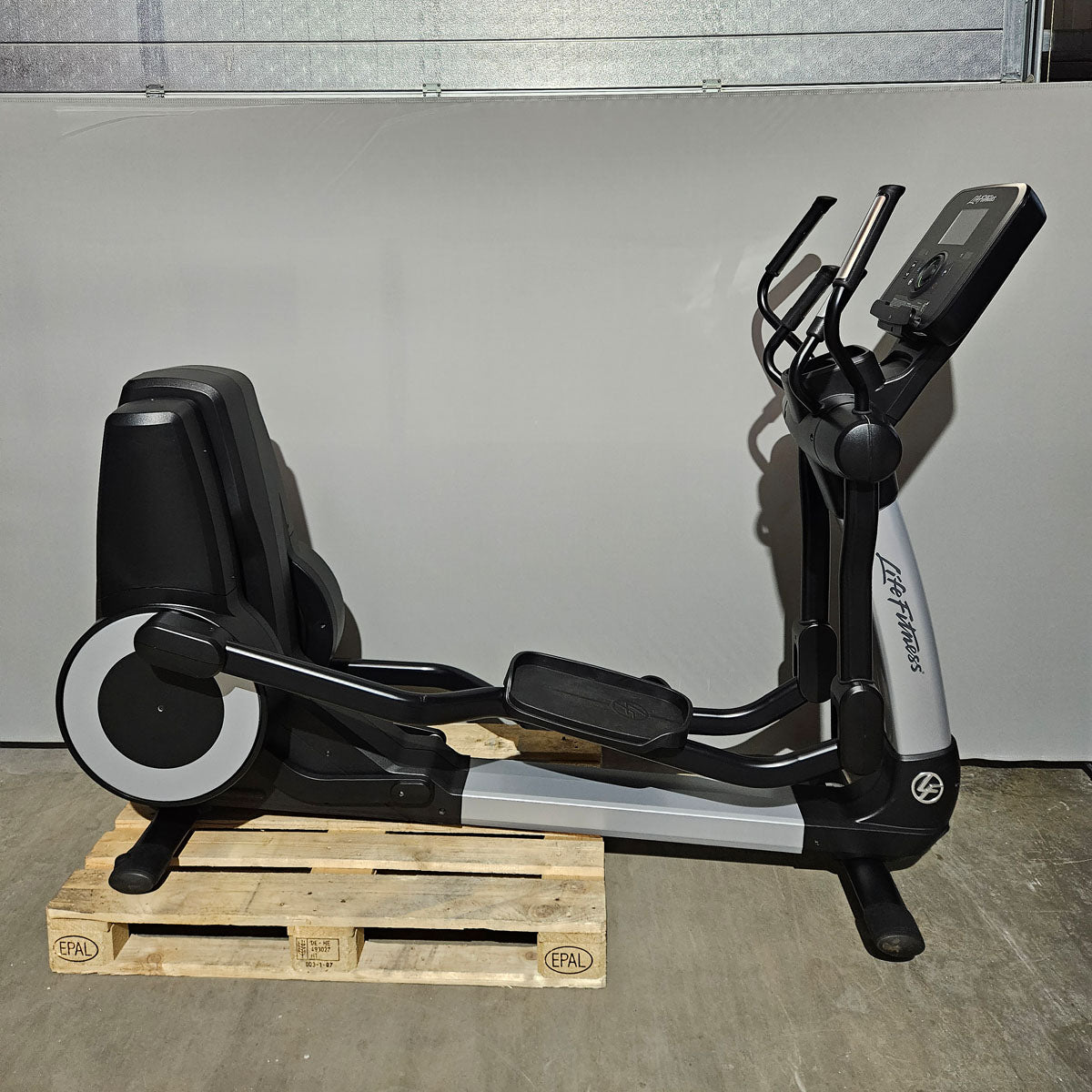 Life Fitness Elliptical 95X - Elevation Series 95x - Explore LCD Console, used - refurbished