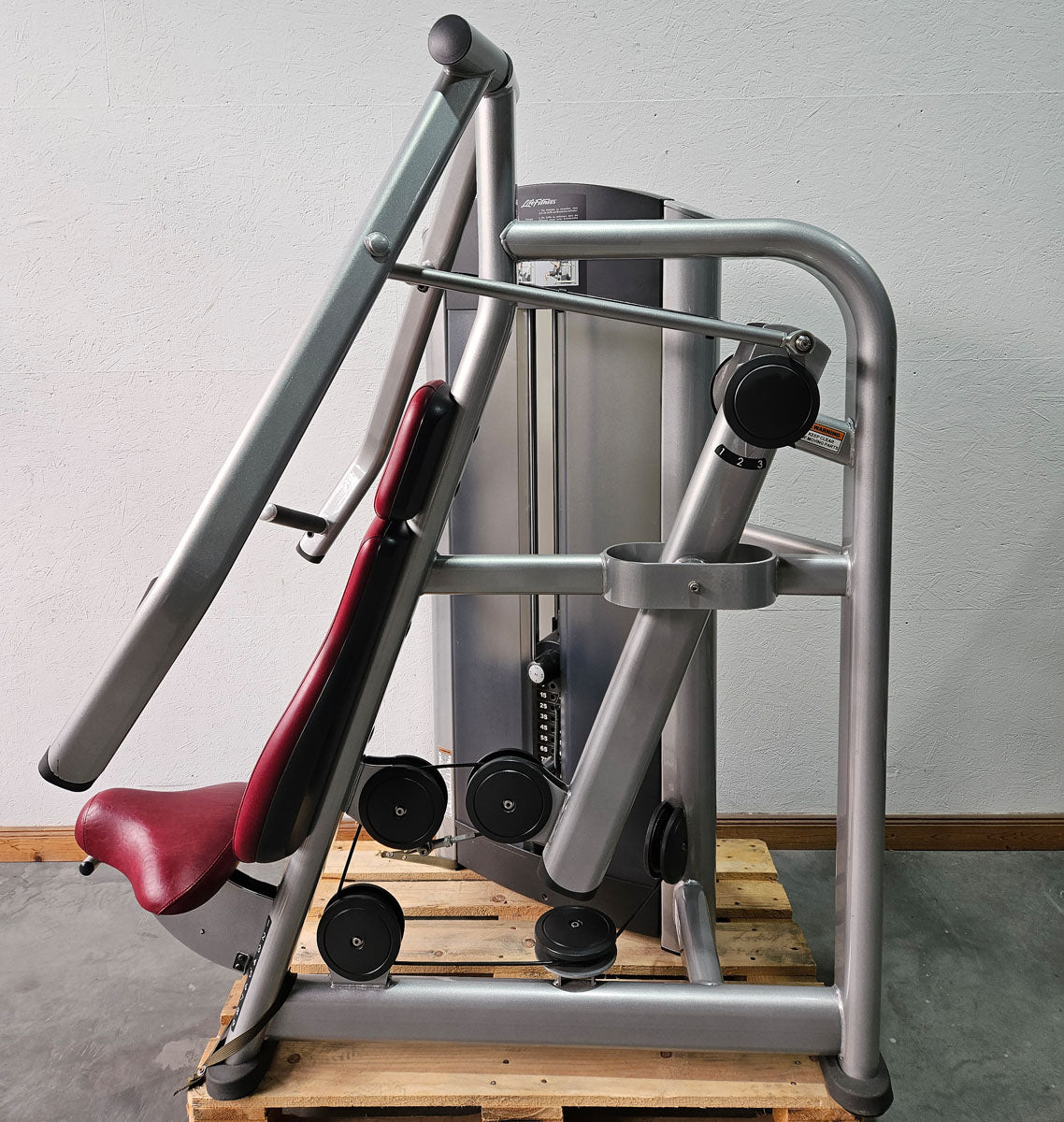 Life Fitness Bankdrücken, ChestPress, Brustpresse, Bankdrückmaschine, 145kg Gewichtsblock, Signature Series, Rahmenfarbe Silber, gebraucht - überholter Zustand