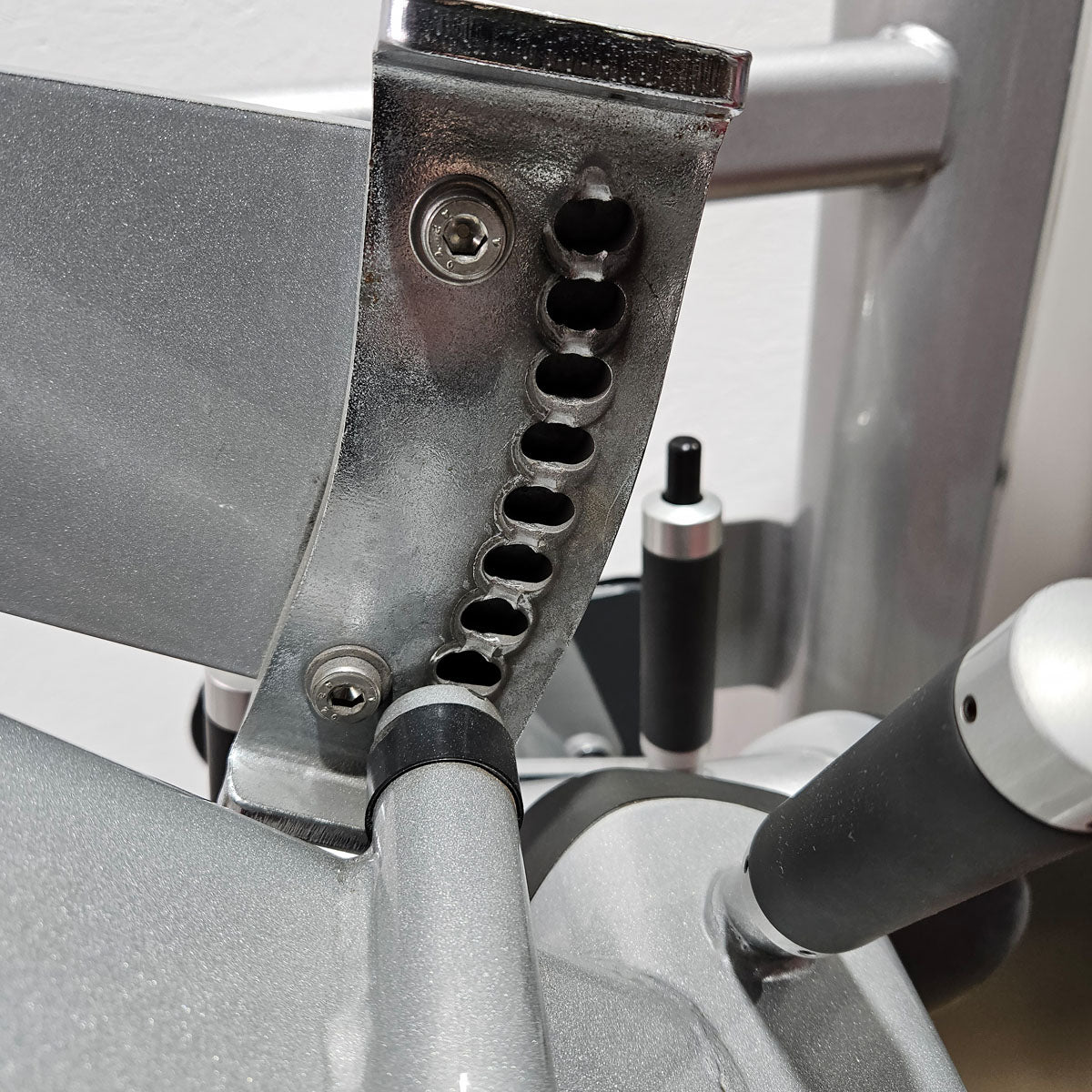 Life Fitness Seated Leg Curl, Signature Series, 135kg Weight Block, Silver Frame, Used - Refurbished Condition