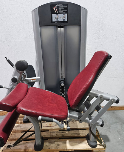 Life Fitness seated leg extension machine, Signature Series, 145 kg weight block, frame color silver, used - refurbished condition