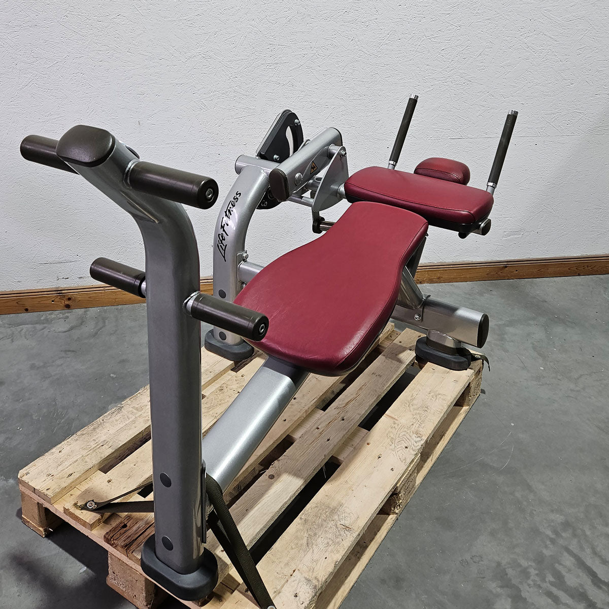Life Fitness Bauchmaschine, Bauchbank, Ab Crunch Bench- Plate loaded SABB, Signature Serie, Rahmenfarbe Silber, gebrauchter - überholter Zustand