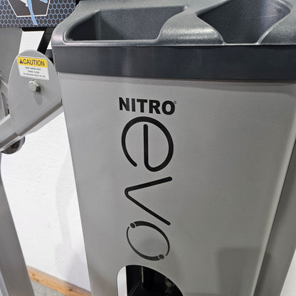 Nautilus Nitro EVO Seated Dip Machine, Dips Trizepsmaschine, Armstrecker Stützstemme, Rahmenfarbe Silber, gebraucht - überholter Zustand