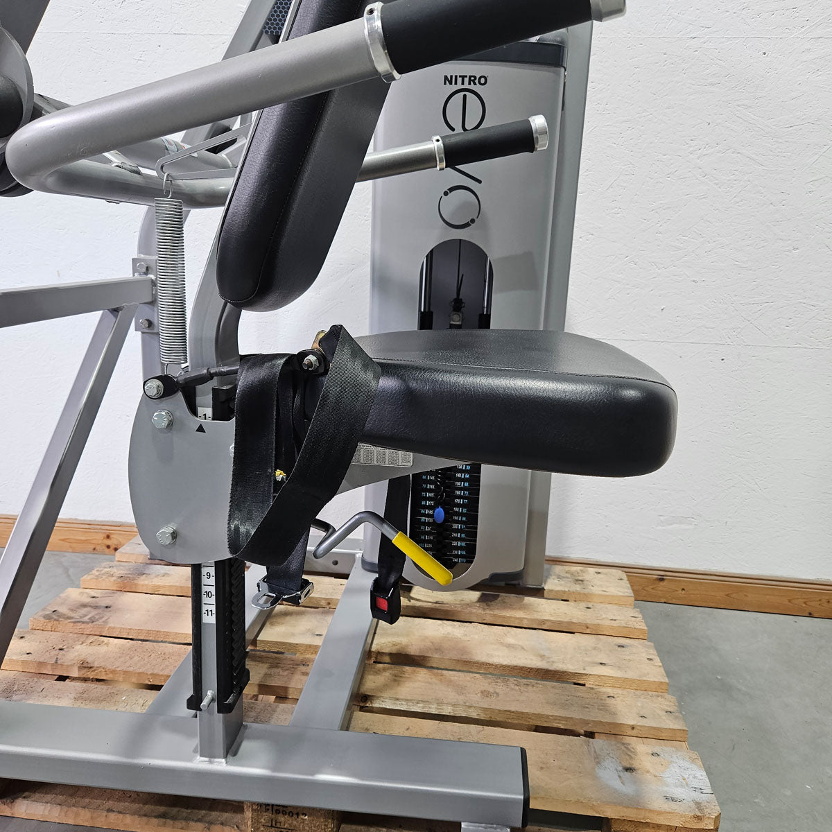 Nautilus Nitro EVO Seated Dip Machine, Dips Trizepsmaschine, Armstrecker Stützstemme, Rahmenfarbe Silber, gebraucht - überholter Zustand