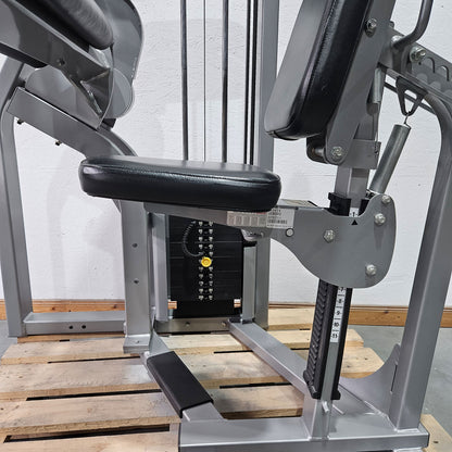 Nautilus Nitro V-Triceps Extension, Trizepsmaschine horizontal, Triceps Extension, Rahmenfarbe Silber, gebraucht - überholter Zustand