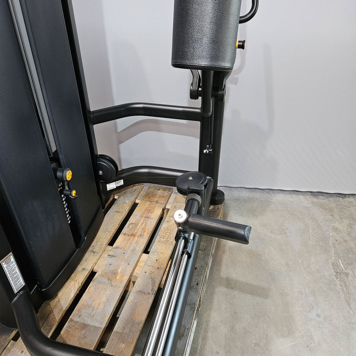 Life Fitness Insignia Glute, glute machine, buttock machine standing, color black, used - refurbished condition