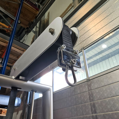 Gym80 Sygnum 4116 Rückenzugstation, Latzug von Oben, Lat Pulldown, 135kg Gewichtsblock, Farbe Silber, gebraucht - überholter Zustand
