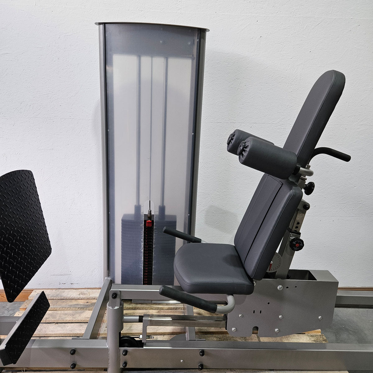 Pego Sport Funktionsstemme Kombi Sitzend-Liegend,  Beinpresse verstellbar, Rahmen Silber-Grau, gebraucht - überholter Zustand