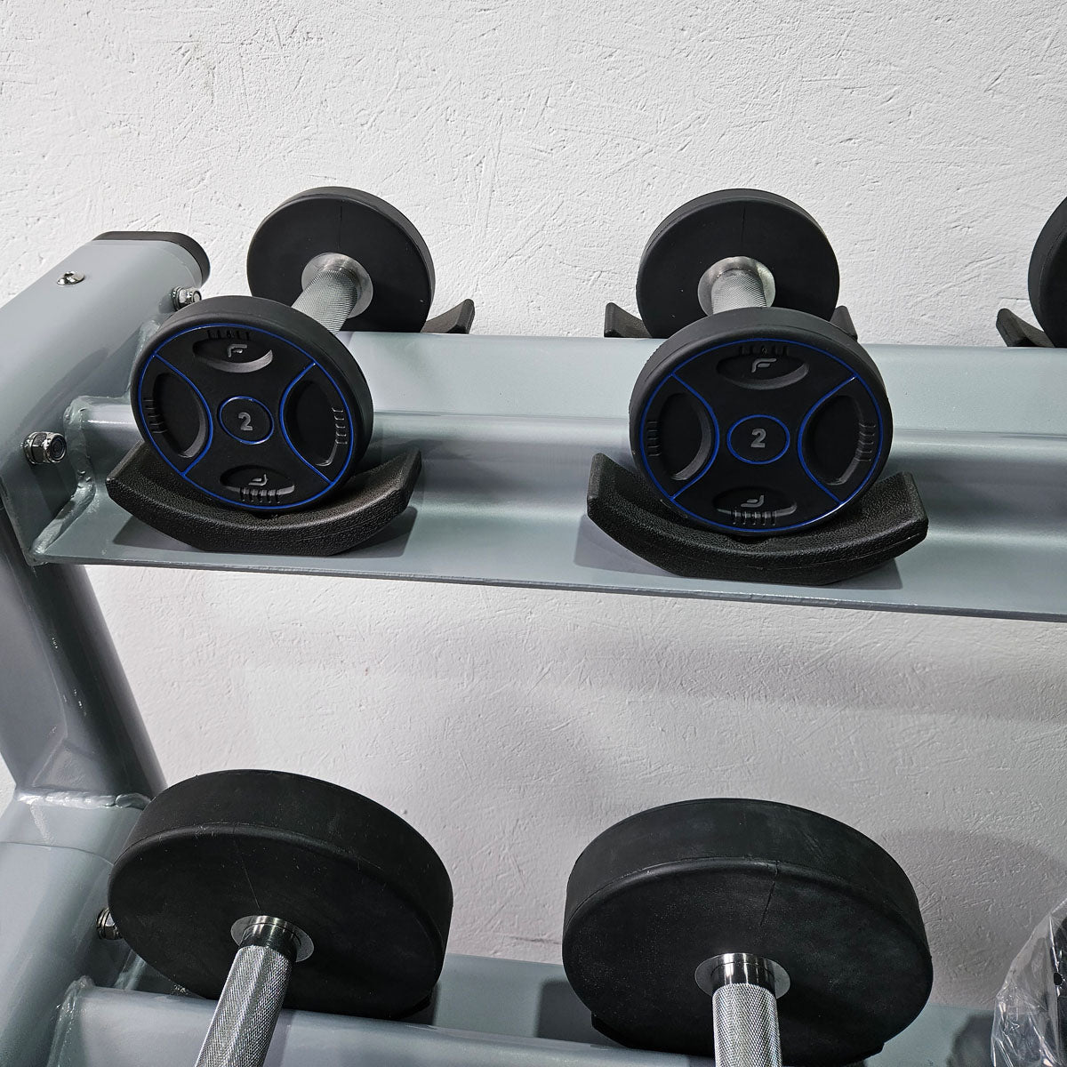Matrix bzw Franziski Sport PU Polyurethan Kurzhantelsatz von 2 bis 20kg in 2kg Stufen ( 10 Paare ) Farbe Schwarz-Blau, inkl. Matrix Kurzhantelablage (sehr stabil), gebraucht - sehr guter Zustand