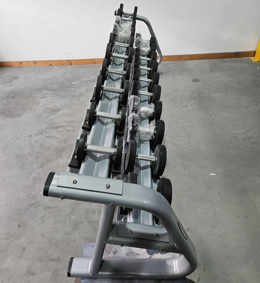 Matrix bzw Franziski Sport PU Polyurethan Kurzhantelsatz von 2 bis 20kg in 2kg Stufen ( 10 Paare ) Farbe Schwarz-Blau, inkl. Matrix Kurzhantelablage (sehr stabil), gebraucht - sehr guter Zustand