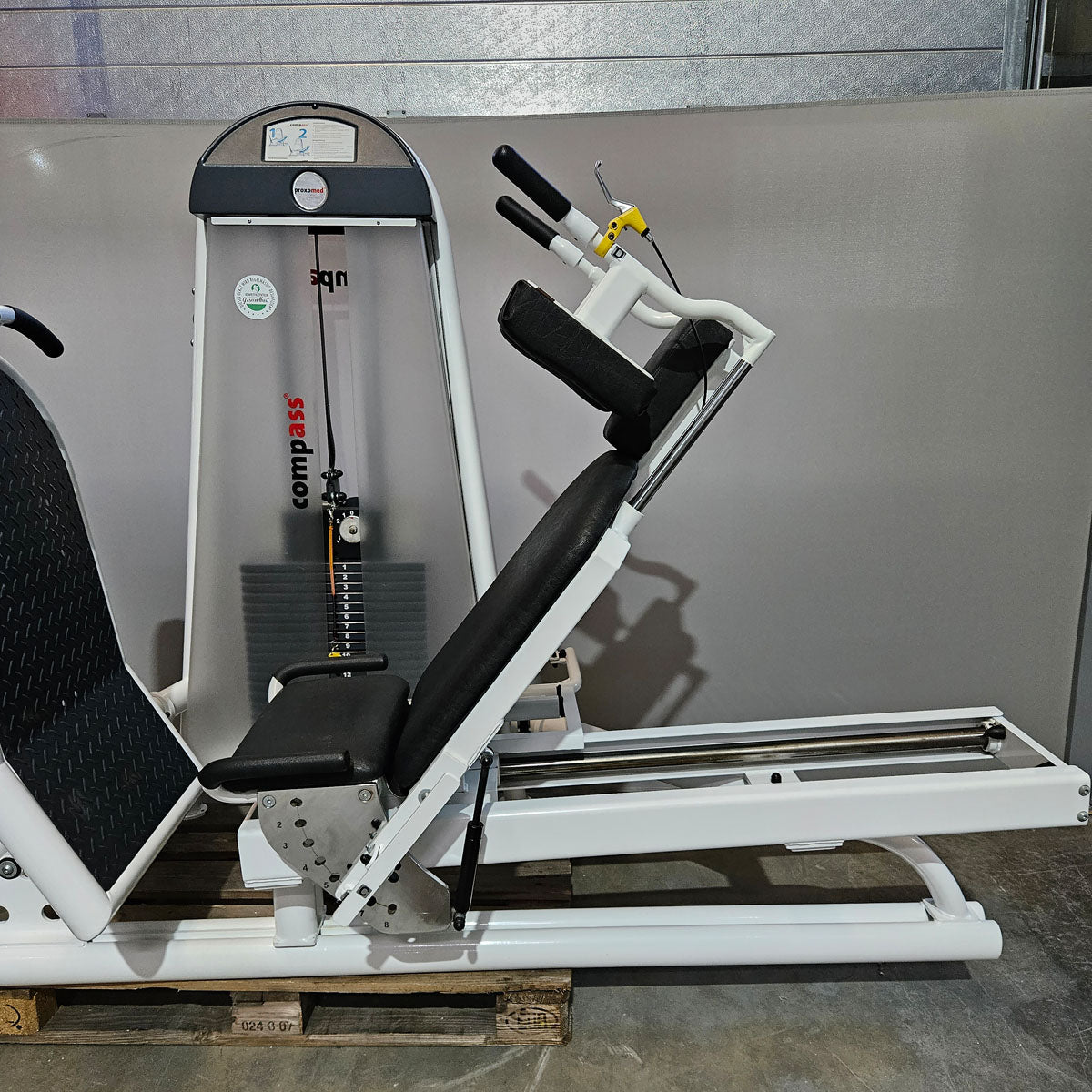 Proxomed Funktionsstemme Compass 530, Beinpresse verstellbar, MPG, Reha, Rahmenfarbe Weiß, Polster Schwarz, gebraucht - überholter Zustand