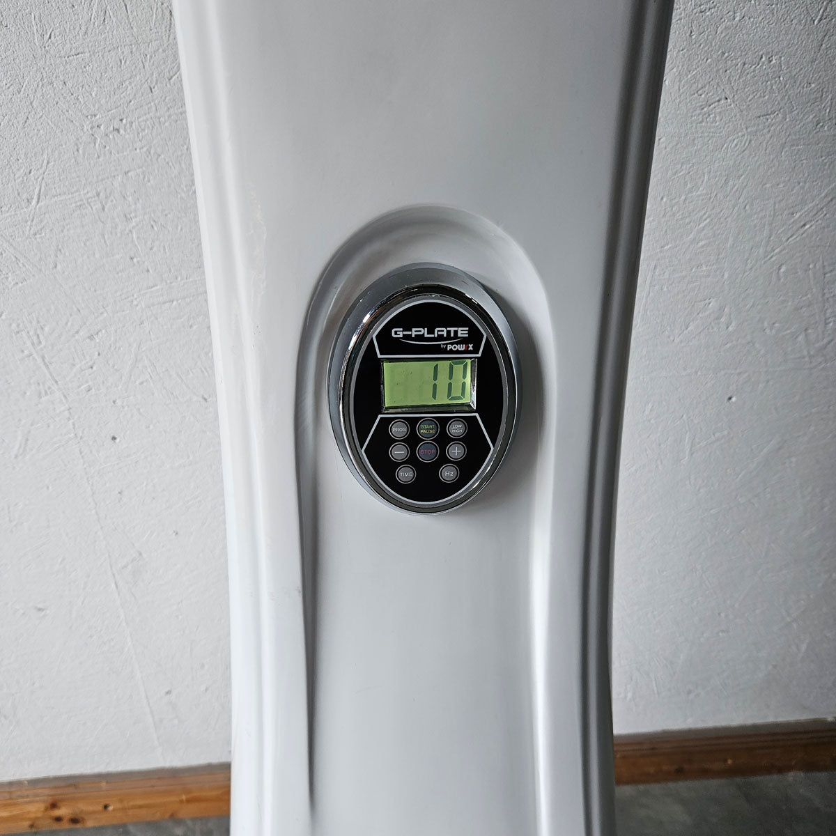 G-Plate by POWRX, Vibrationsplatte mit Luftfederung, Touchscreen Display, Farbe Weiß, gebraucht - geprüfter Zustand