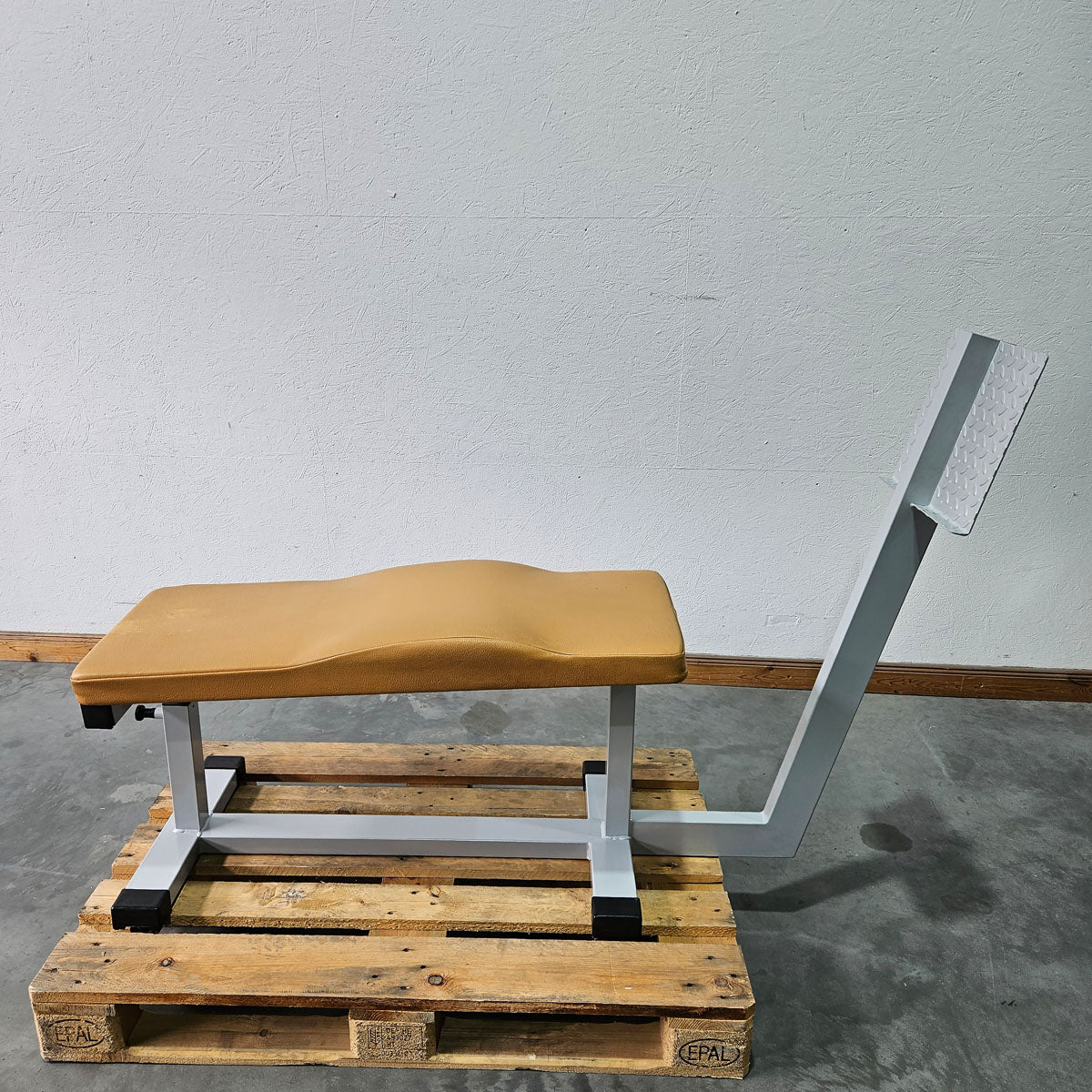 Dr. Wolff Abdominal Trainer 335, abdominal bench with footrest, frame color silver, upholstery color orange, used - refurbished condition