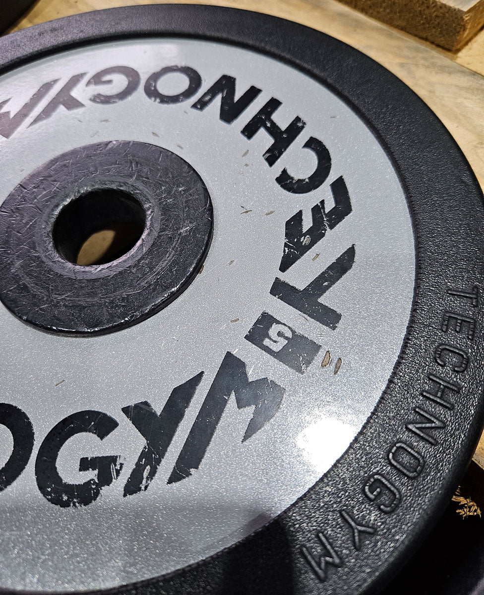 Technogym diverse Hantelscheiben, 230kg gesamt, 28mm Durchmesser, Guss mit Gummi Außen, 2,5kg - 5kg - 10kg und 20kg Scheiben, gebraucht mit Gebrauchsspuren