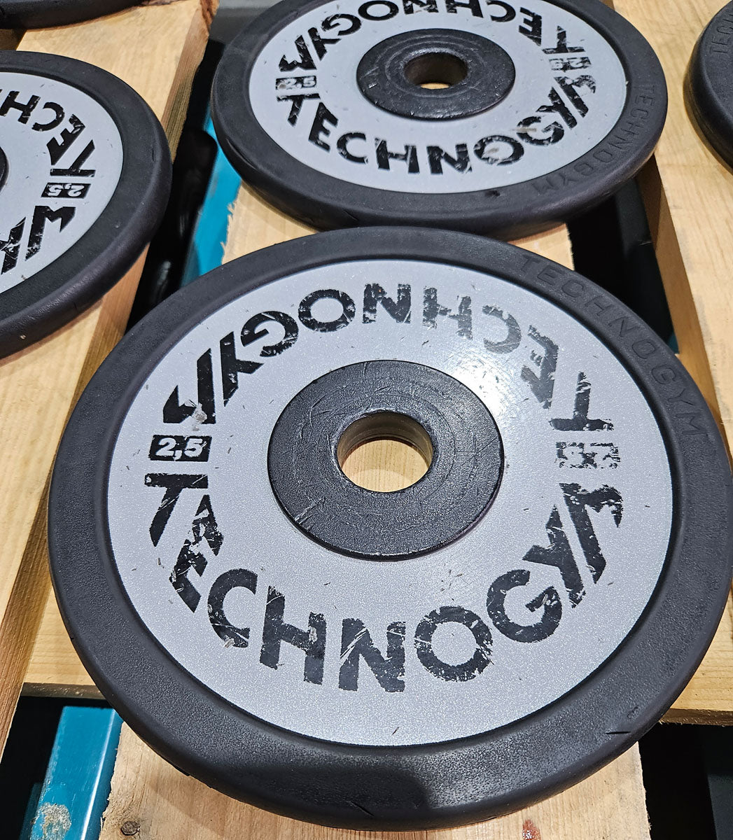 Technogym diverse Hantelscheiben, 230kg gesamt, 28mm Durchmesser, Guss mit Gummi Außen, 2,5kg - 5kg - 10kg und 20kg Scheiben, gebraucht mit Gebrauchsspuren