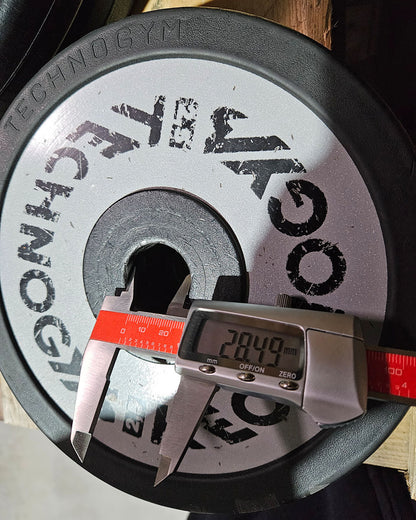 Technogym diverse Hantelscheiben, 230kg gesamt, 28mm Durchmesser, Guss mit Gummi Außen, 2,5kg - 5kg - 10kg und 20kg Scheiben, gebraucht mit Gebrauchsspuren