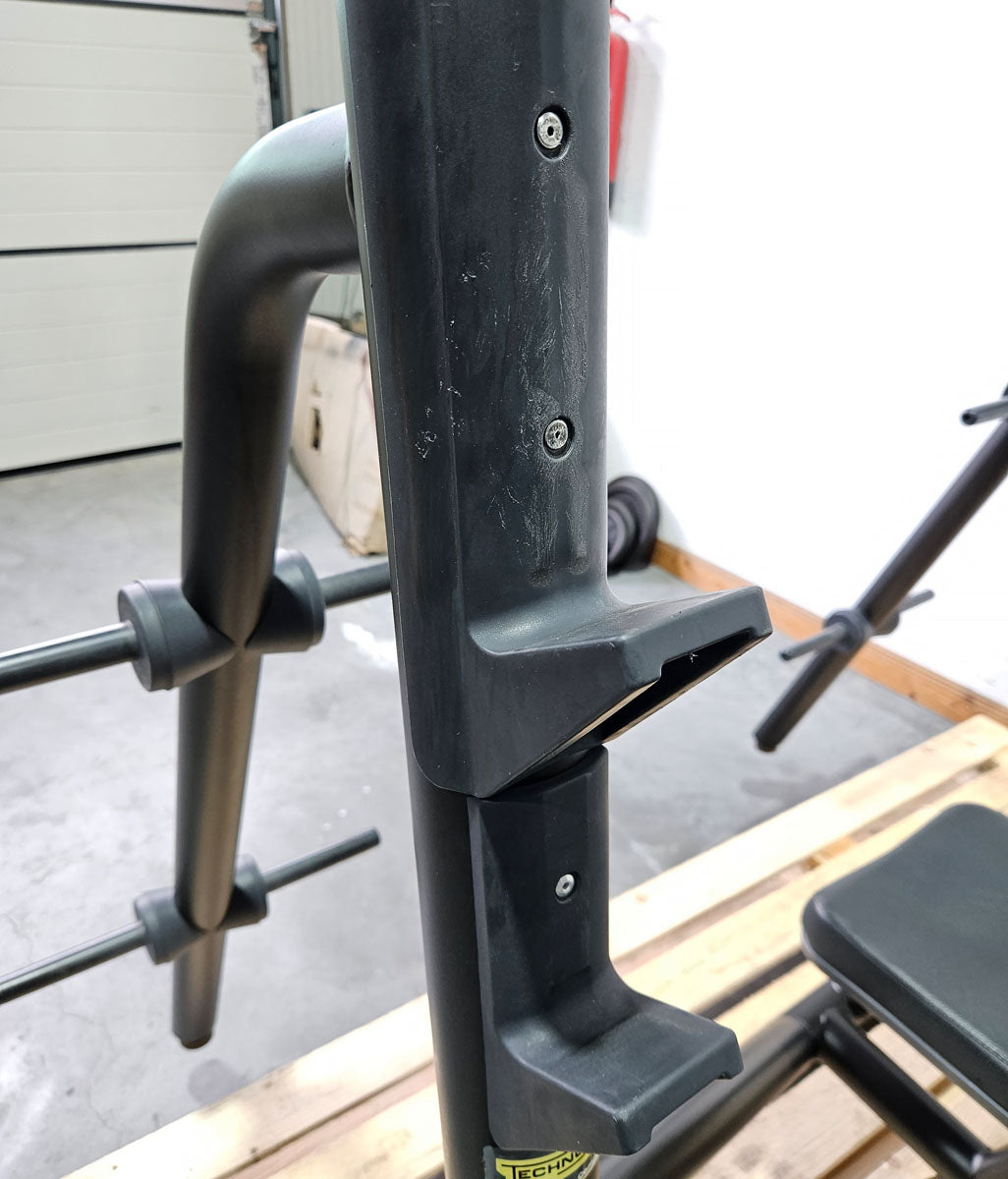 Technogym Horizontal Bench, Olympic Flat Bench, Bankdrückbank Flach mit Ablage, Olympia Flachdrückerbank, Mit Scheibenhalter 30mm, Rahmebfarbe Schwarz, gebraucht - überholter Zustand