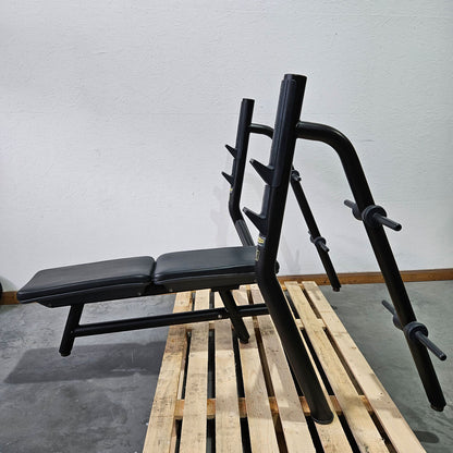 Technogym Horizontal Bench, Olympic Flat Bench, Bankdrückbank Flach mit Ablage, Olympia Flachdrückerbank, Mit Scheibenhalter 30mm, Rahmebfarbe Schwarz, gebraucht - überholter Zustand