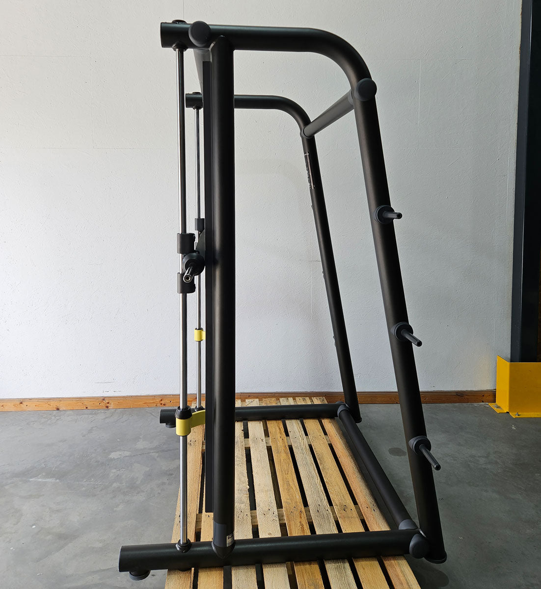 Technogym Multipower Multipresse geführt, Smith Machine, Scheibenaufnahme, Rahmenfarbe Schwarz, gebraucht - überholter Zustand