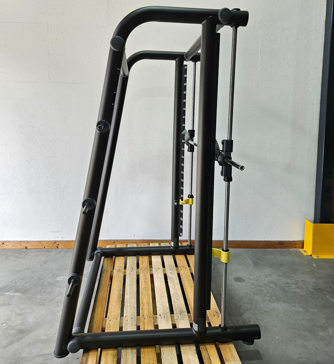 Technogym Multipower Multipresse geführt, Smith Machine, Scheibenaufnahme, Rahmenfarbe Schwarz, gebraucht - überholter Zustand