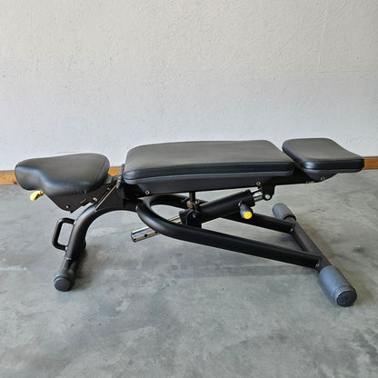 Technogym adjustable weight bench without shelves, multi-bench, universal bench, adjustable bench, frame color black, used - refurbished condition