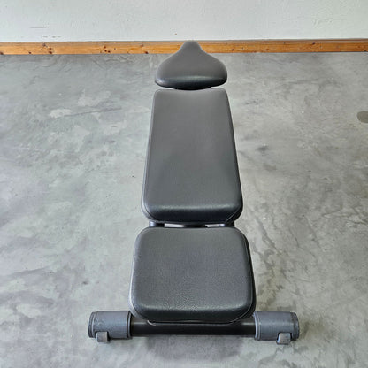 Technogym adjustable weight bench without shelves, multi-bench, universal bench, adjustable bench, frame color black, used - refurbished condition
