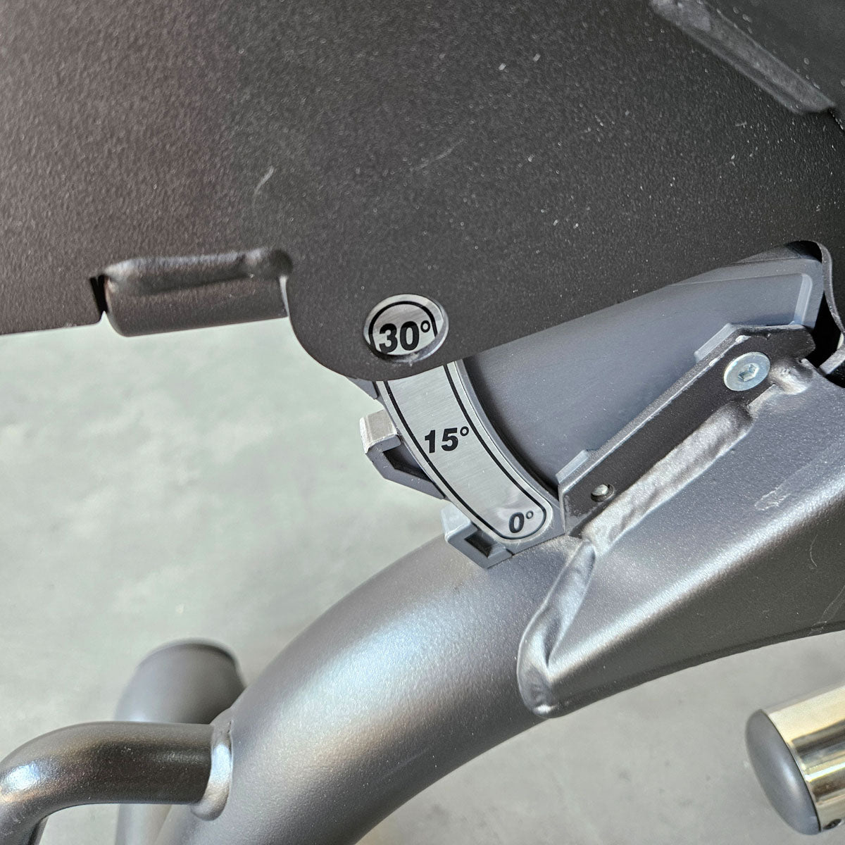 Technogym adjustable weight bench without shelves, multi-bench, universal bench, adjustable bench, frame color black, used - refurbished condition