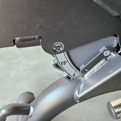 Technogym adjustable weight bench without shelves, multi-bench, universal bench, adjustable bench, frame color black, used - refurbished condition