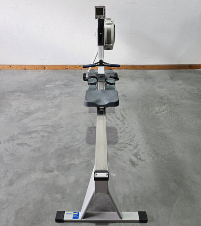 Concept2 Rudergerät Modell E mit PM4 Monitor - baugleich wie RowErg mit hohen Beinen, Farbe Hellgrau, gebraucht - geprüfter Zustand
