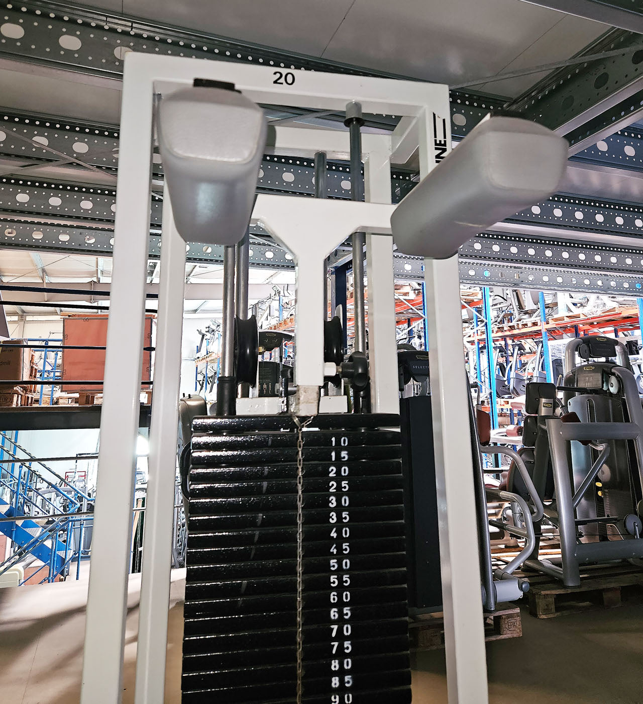 Panatta Wadenmaschine stehend, Calf Machine, Basic Line, Wadenpresse, Oldschool Bodybuilding, Rahmenfarbe Weiß, gebraucht mit Gebrauchsspuren, geprüfter Zustand