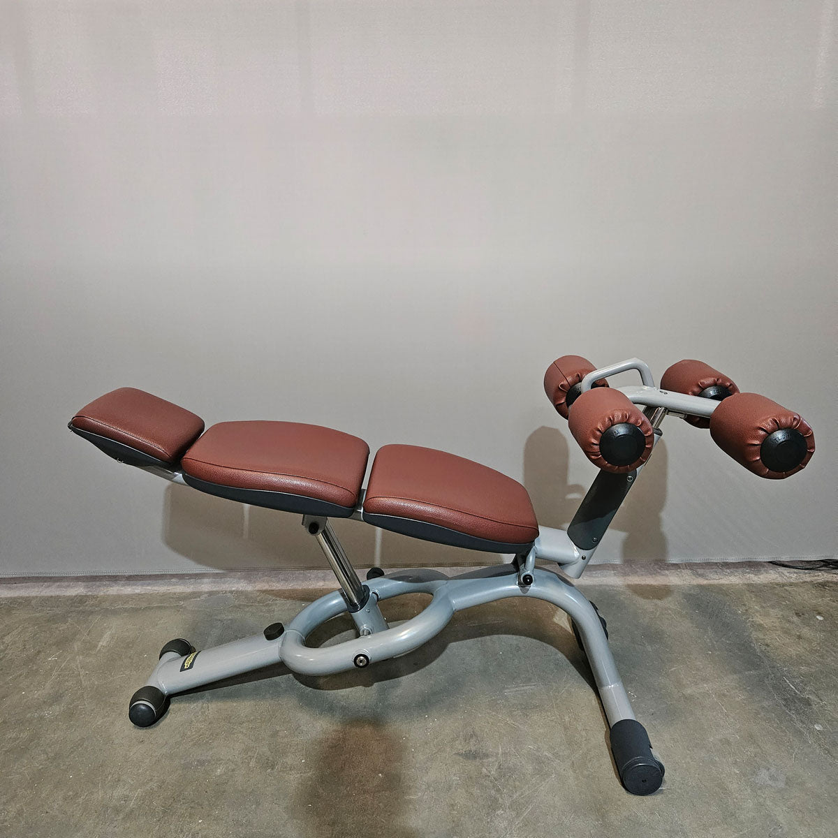 Technogym 2er Set Lower Back Bench und Abdominal Bench - Hyperextension Rückenstreckerbank und verstellbare Bauchbank, Rahmen Silber, gebraucht - überholter Zustand