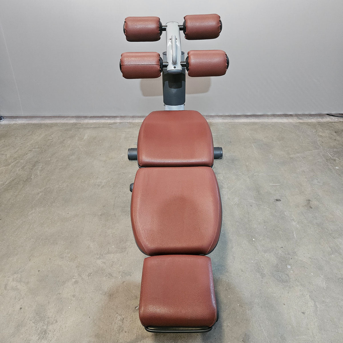 Technogym 2er Set Lower Back Bench und Abdominal Bench - Hyperextension Rückenstreckerbank und verstellbare Bauchbank, Rahmen Silber, gebraucht - überholter Zustand