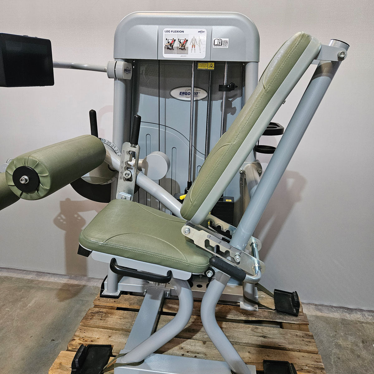 Ergo-Fit Leg Flexion 4100 S Med with display, seated leg curl with medical approval, MPG, built in 2020, frame silver, used - refurbished condition