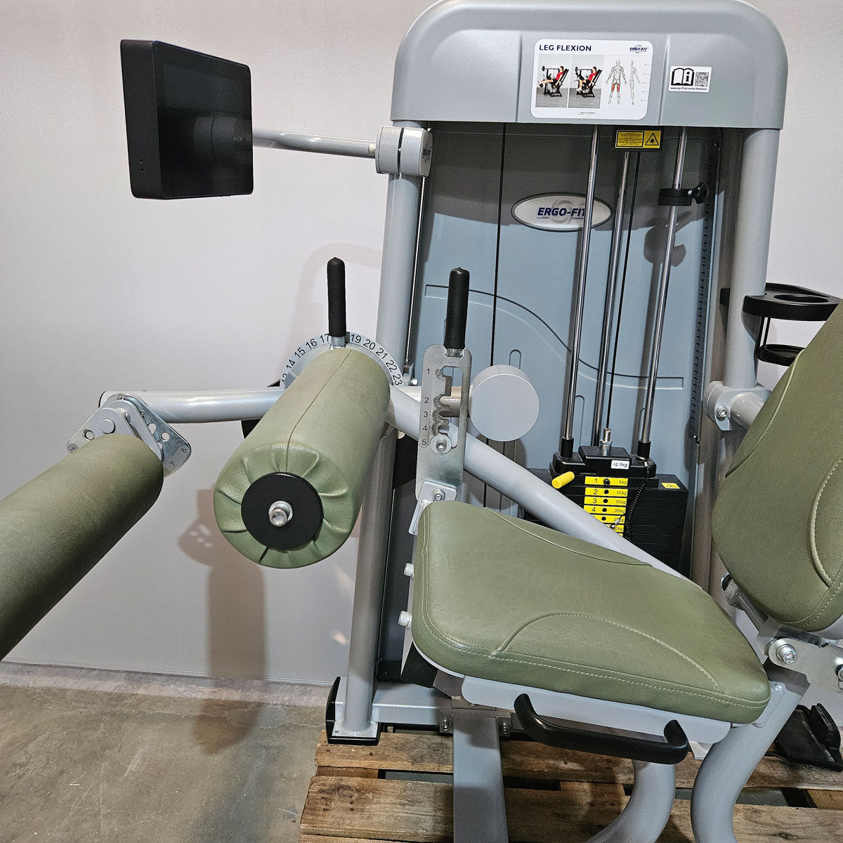 Ergo-Fit Leg Flexion 4100 S Med with display, seated leg curl with medical approval, MPG, built in 2020, frame silver, used - refurbished condition