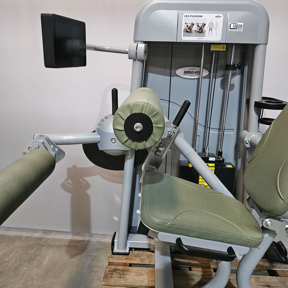 Ergo-Fit Leg Flexion 4100 S Med with display, seated leg curl with medical approval, MPG, built in 2020, frame silver, used - refurbished condition
