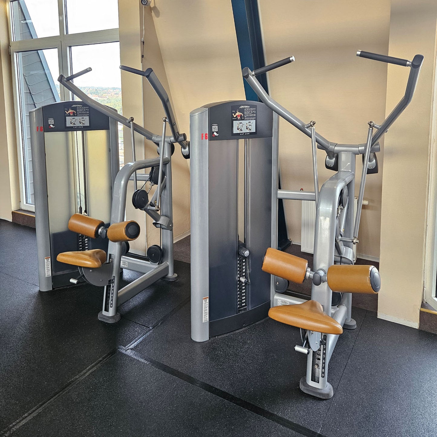 Life Fitness & Hammer Strength - 95 Fitnessgeräte - 105 Stationen, Kraftgeräte, Cardiogeräte, Plate loaded Geräte, Bänke etc - komplettes Fitnessstudio - gebraucht, überholter TOP Zustand