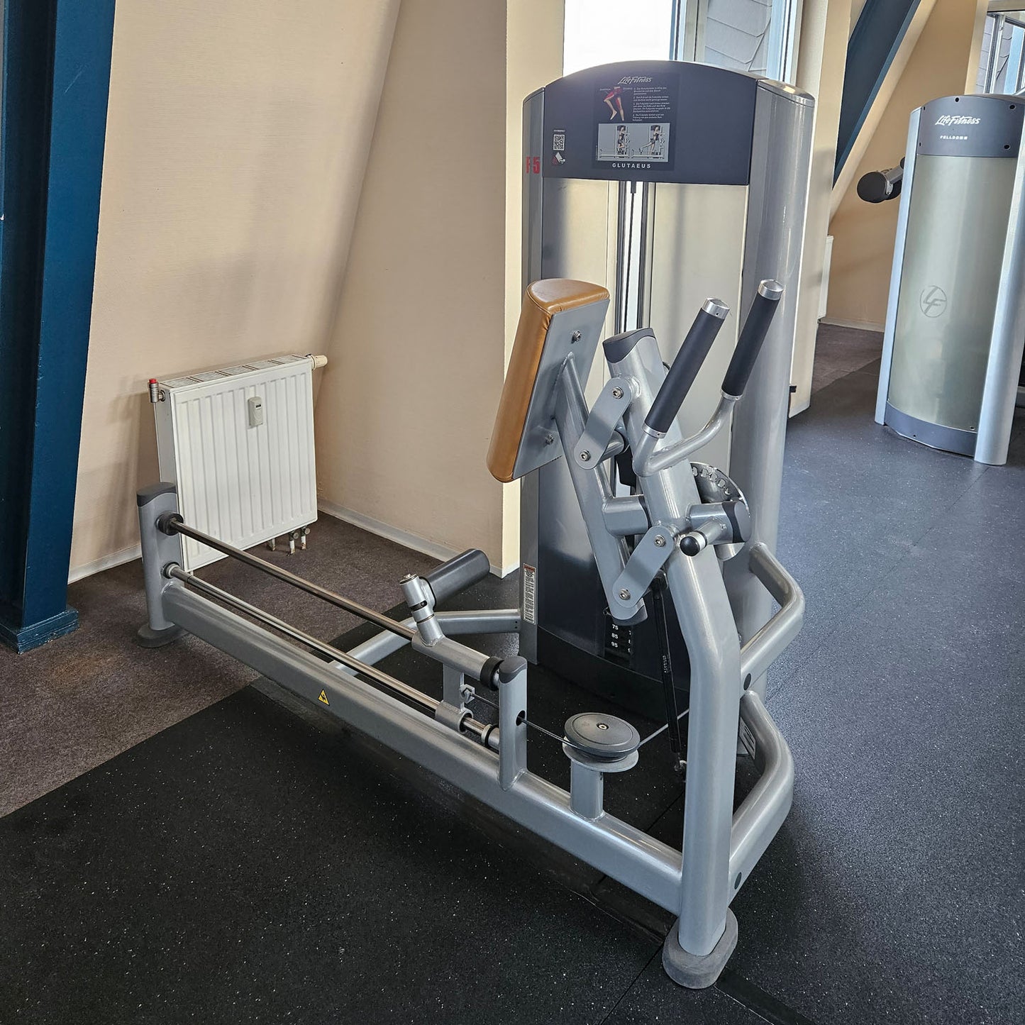 Life Fitness &amp; Hammer Strength - 95 pieces of fitness equipment - 105 stations, strength training equipment, cardio equipment, plate-loaded equipment, benches, etc. - complete gym - used, refurbished, top condition