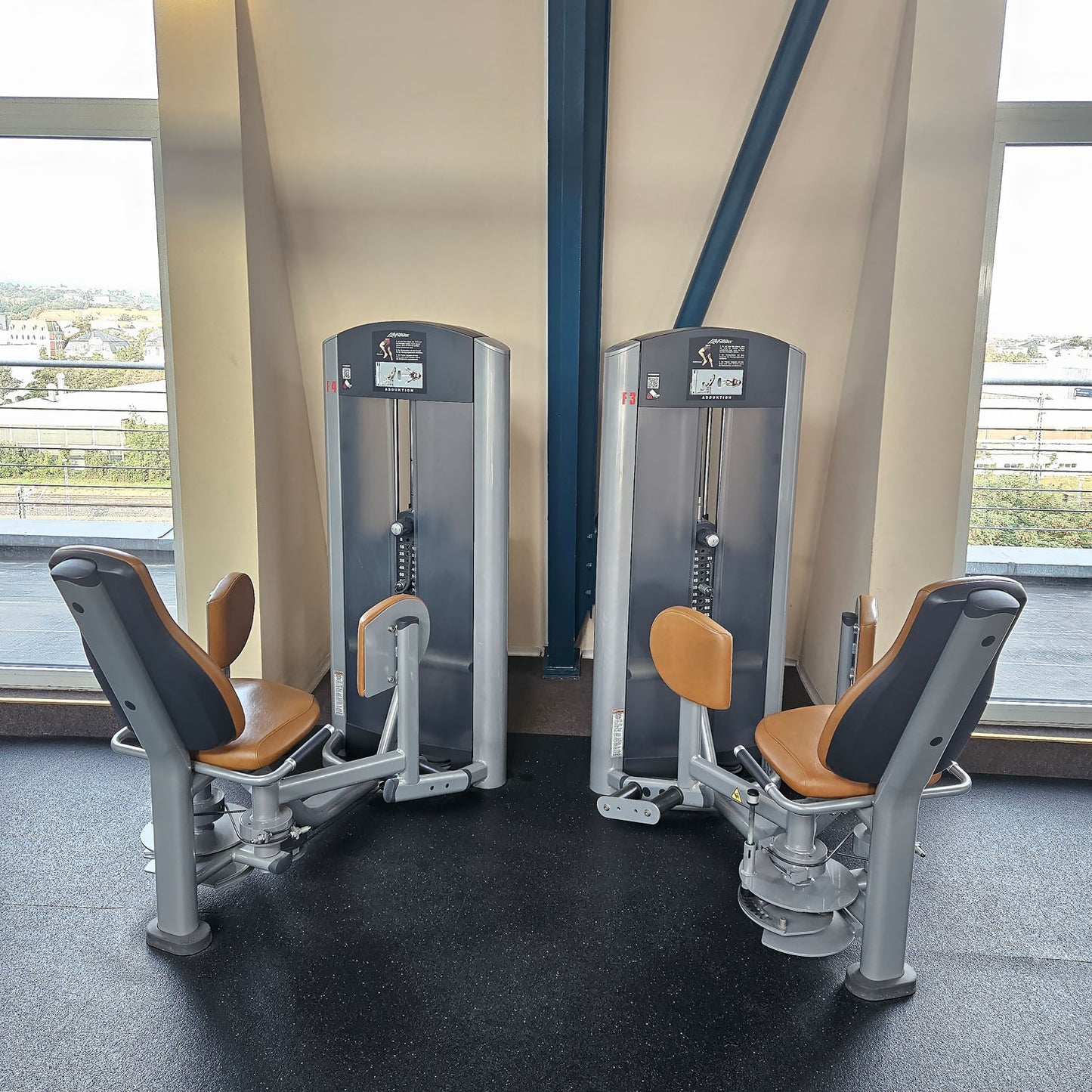 Life Fitness &amp; Hammer Strength - 95 pieces of fitness equipment - 105 stations, strength training equipment, cardio equipment, plate-loaded equipment, benches, etc. - complete gym - used, refurbished, top condition