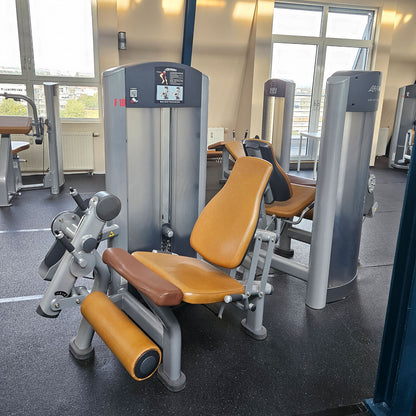 Life Fitness &amp; Hammer Strength - 95 pieces of fitness equipment - 105 stations, strength training equipment, cardio equipment, plate-loaded equipment, benches, etc. - complete gym - used, refurbished, top condition