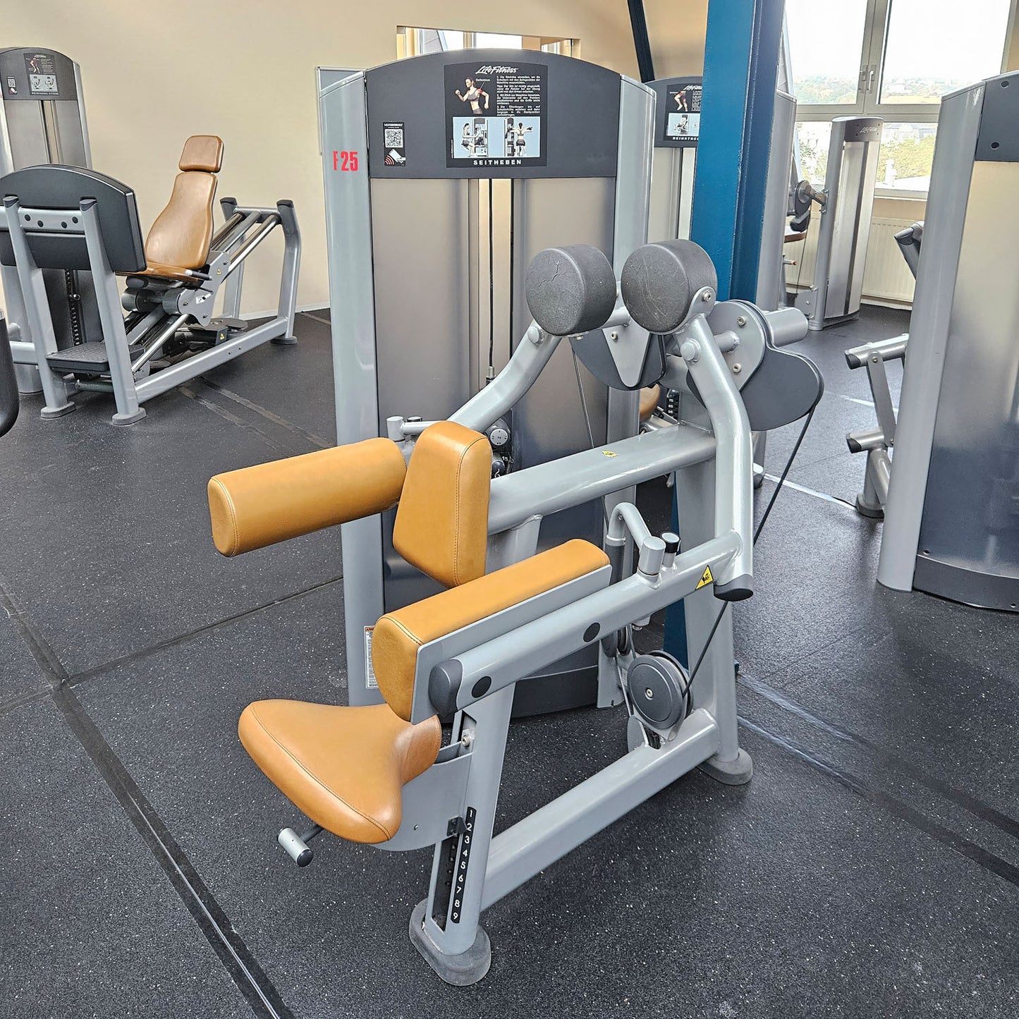 Life Fitness &amp; Hammer Strength - 95 pieces of fitness equipment - 105 stations, strength training equipment, cardio equipment, plate-loaded equipment, benches, etc. - complete gym - used, refurbished, top condition