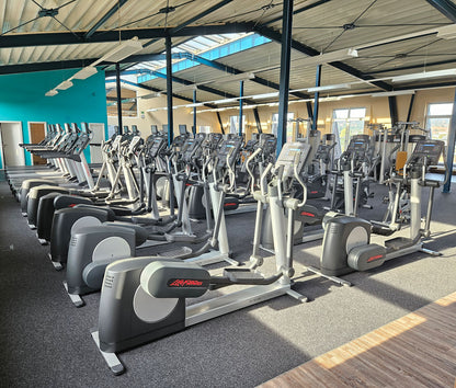 Life Fitness & Hammer Strength - 95 Fitnessgeräte - 105 Stationen, Kraftgeräte, Cardiogeräte, Plate loaded Geräte, Bänke etc - komplettes Fitnessstudio - gebraucht, überholter TOP Zustand