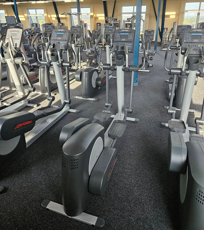 Life Fitness &amp; Hammer Strength - 95 pieces of fitness equipment - 105 stations, strength training equipment, cardio equipment, plate-loaded equipment, benches, etc. - complete gym - used, refurbished, top condition