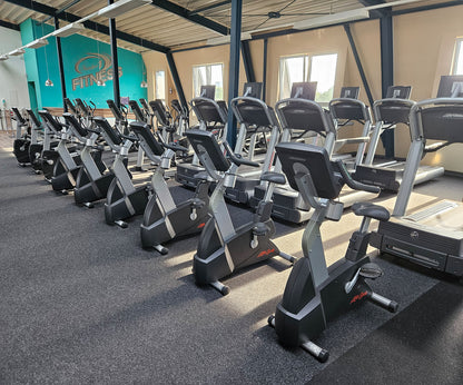 Life Fitness &amp; Hammer Strength - 95 pieces of fitness equipment - 105 stations, strength training equipment, cardio equipment, plate-loaded equipment, benches, etc. - complete gym - used, refurbished, top condition
